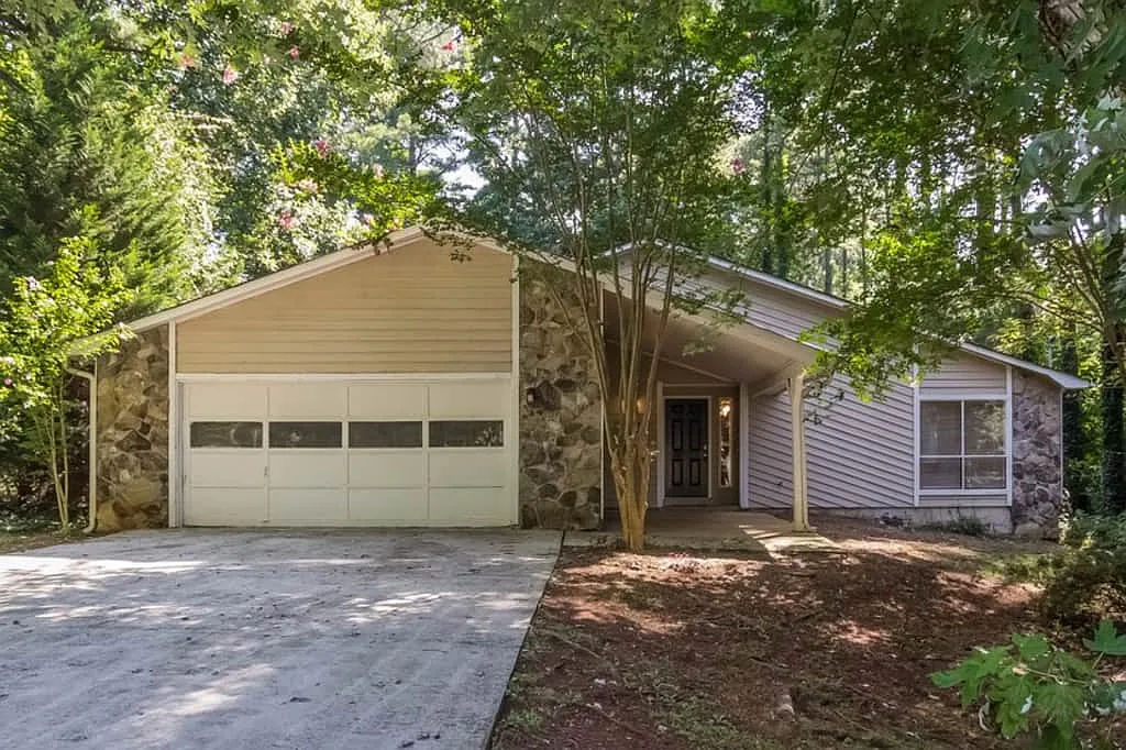 614 Oxford Hall Dr photo 1