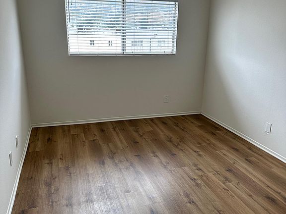 4th image of 7601 N Hollywood Way #303