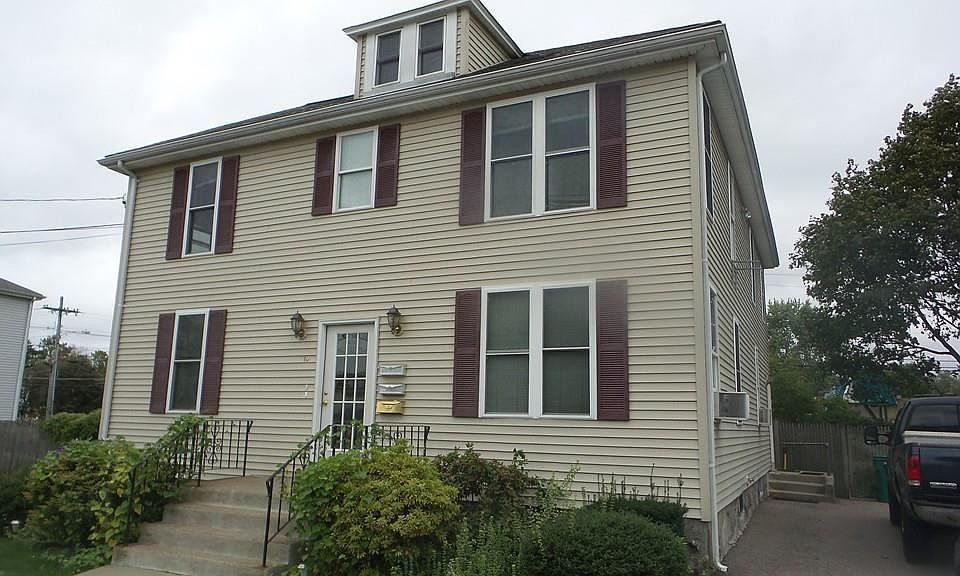 1st image of 10 Concord Ave #2
