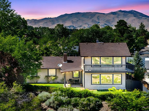 2nd image of 3850 Piccadilly Dr