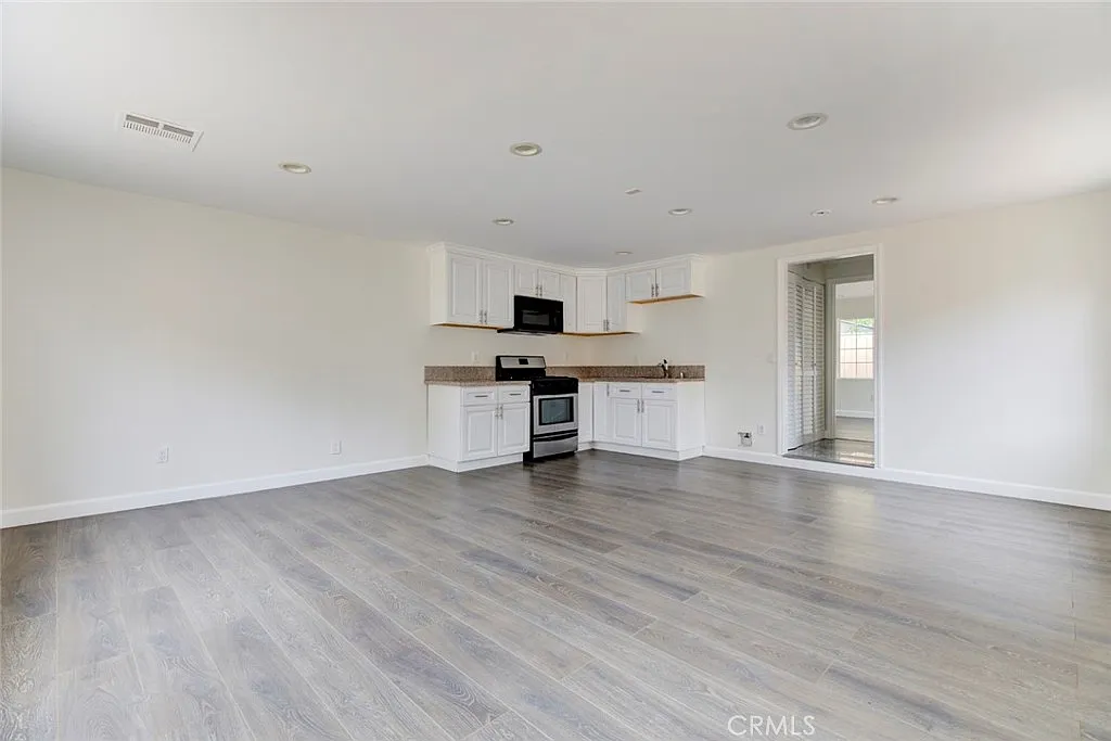 1 bed, 684 sqft, $2,000 — Photo 2