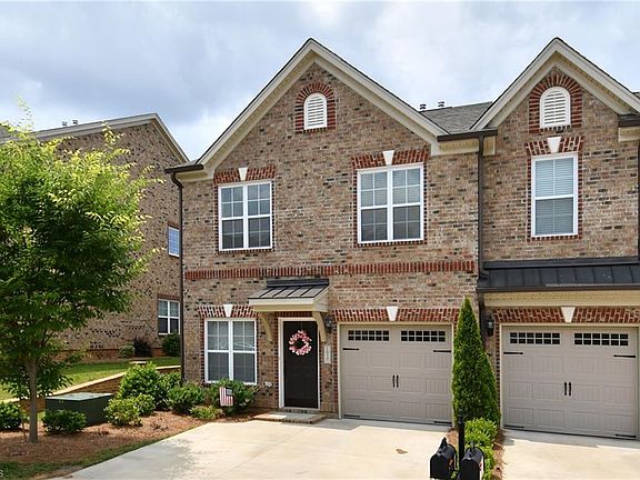 2nd image of 1037 Richmond Park Dr