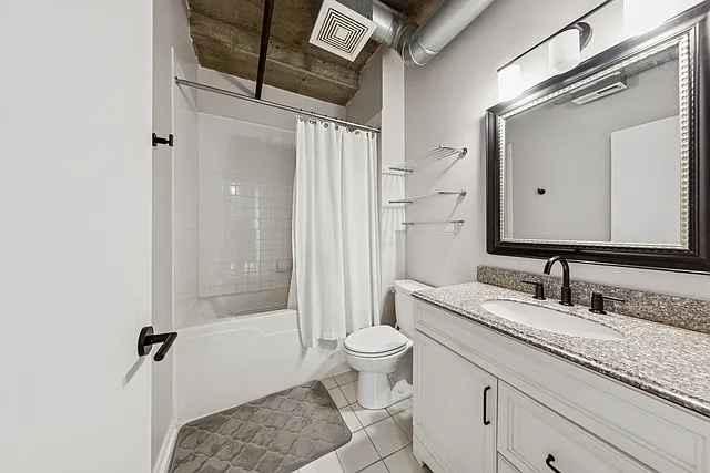 1740 N Maplewood Ave #1222 — Photo 4