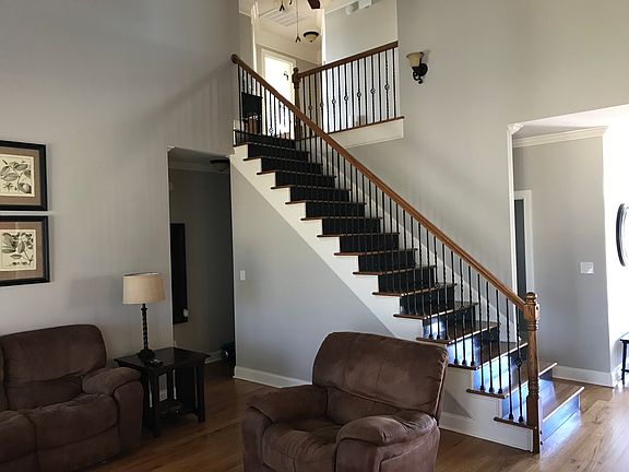 3rd image of 105 Bransun Dr
