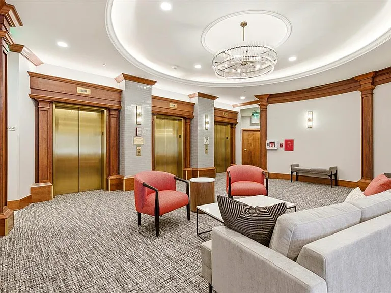 360 W Washington Ave #1001 — Photo 8