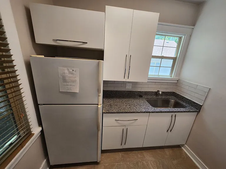 1000 Carteret Ave #4 — Photo 6