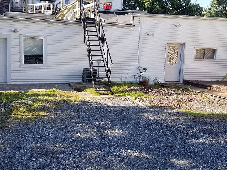 1st image of 711 W Main St