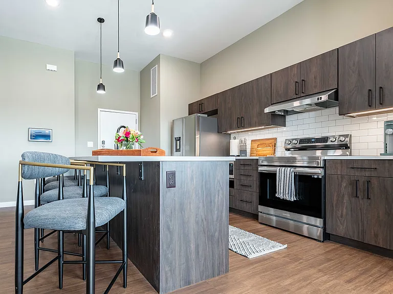 1364 E Battlefield Rd — Photo 146