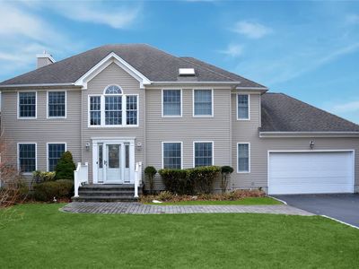 9 Franciscan Lane, Smithtown, NY, 11787