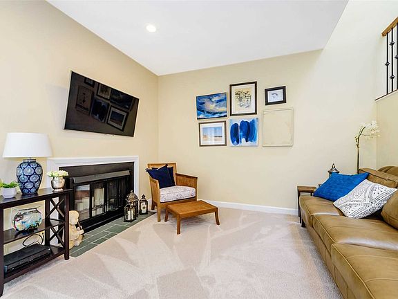 4th image of 84 Southgate Cir