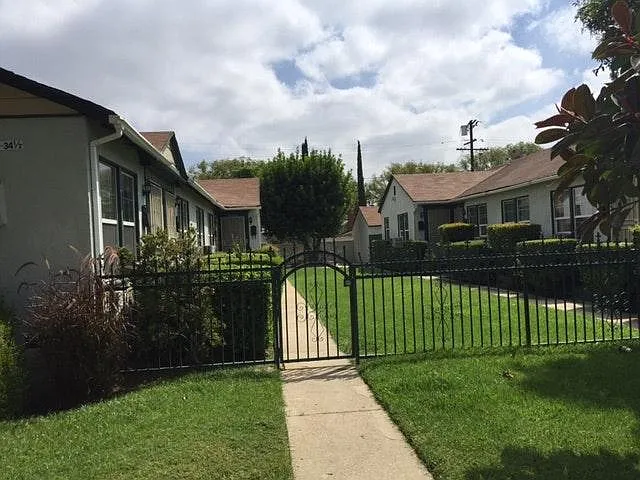 7026 Hazeltine Avenue — Photo 2