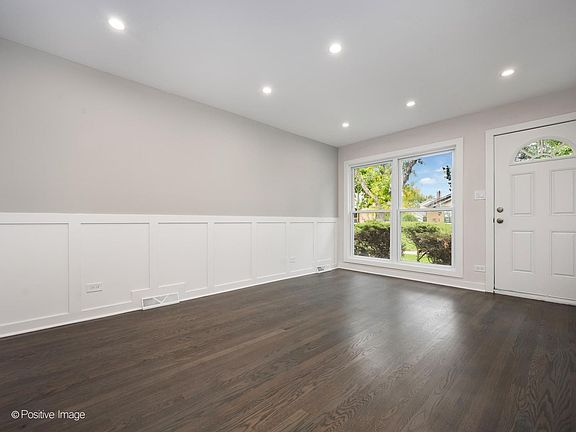 3rd image of 9136 S Union Ave