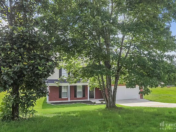 3rd image of 170 River Park Cir