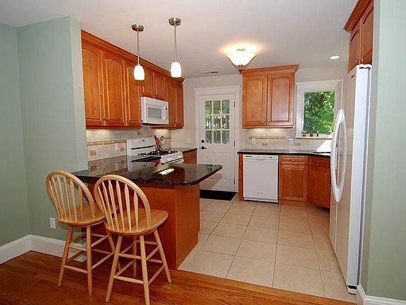 Eat-in Kitchen