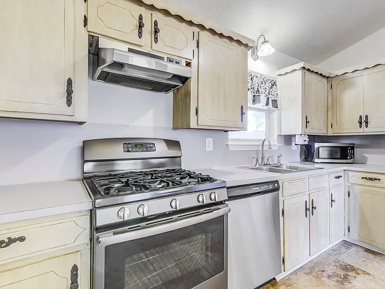 3811 Bennett Dr — Photo 11