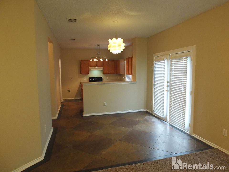 1st image of 233 Lincoln Ln