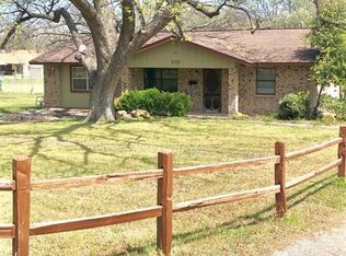 210 N Pinto St, Comanche, TX 76442