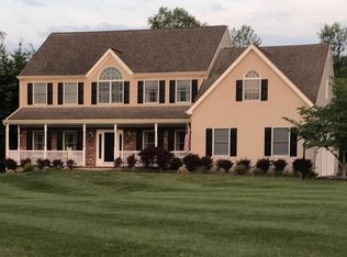 8 Bristol Ct, Annandale, NJ 08801