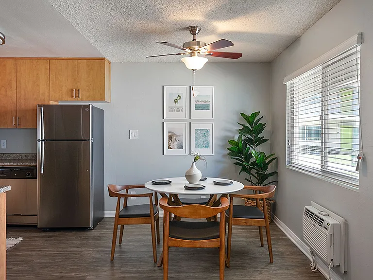 The Circle Apartments at Long Beach — Photo 10