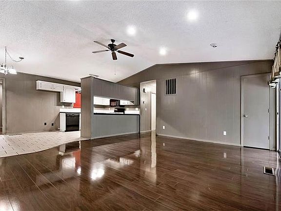 5th image of 16 Donington Ln