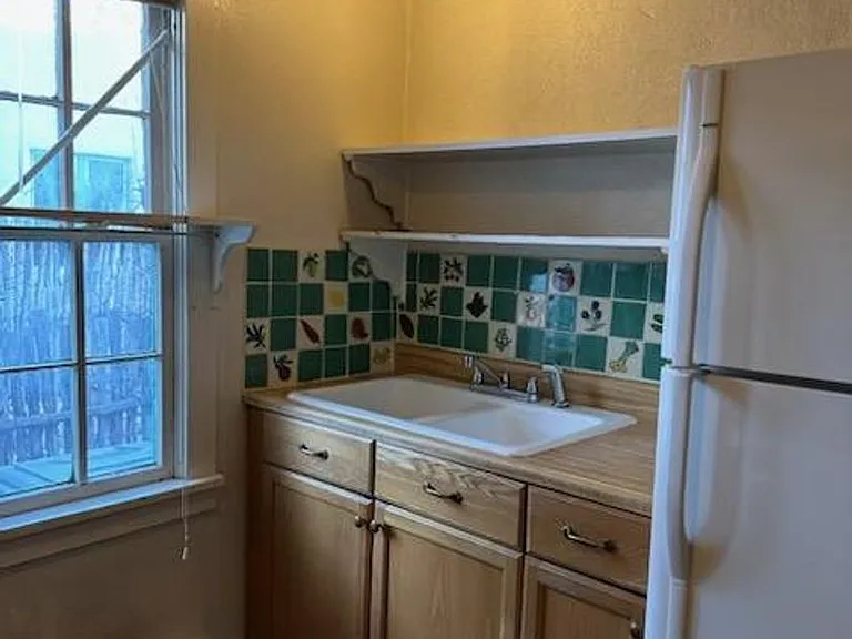 218 McKenzie St #C — Photo 8