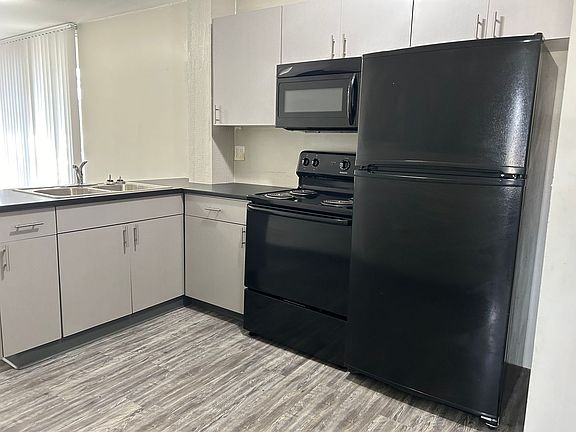 2nd image of 1030 N Market St APT 205