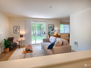 19230 Forest Park Dr NE APT J129, Lake Forest Park, WA