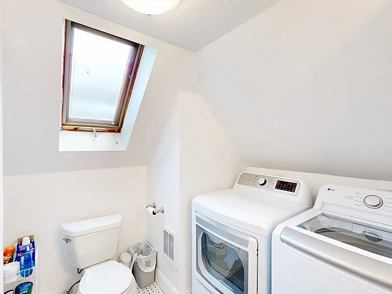 4 Saginaw Ave #2 — Photo 18