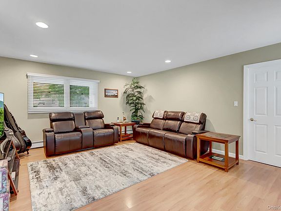 3rd image of 32 Strathmore Village Drive