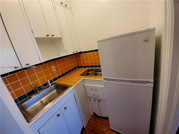 5th image of 850 Jefferson Ave #1A