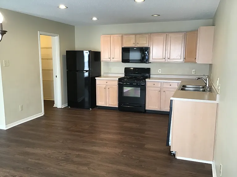 12645 Republic Dr — Photo 2
