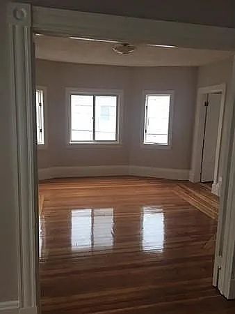 2nd image of 7 Appleton St #2