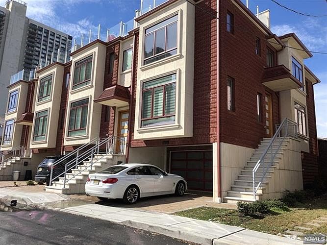 1st image of 1635 Federspiel St Unit 1635
