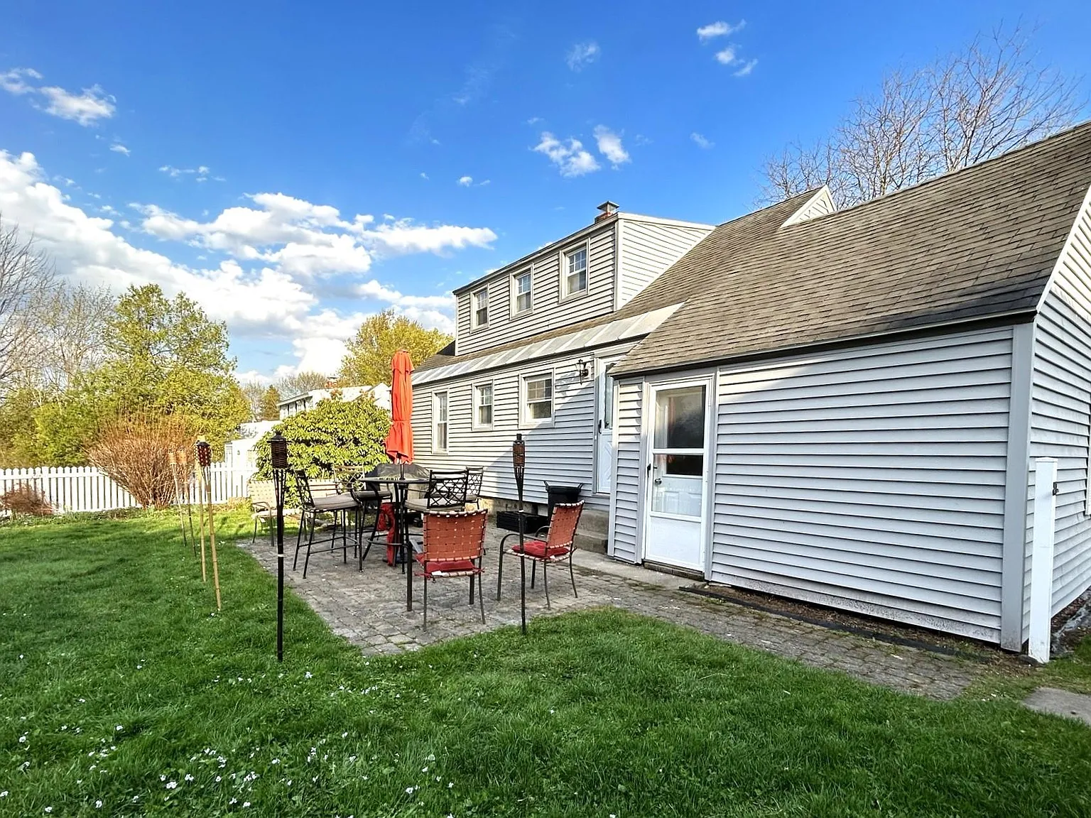 8 Beechwood Rd — Photo 3