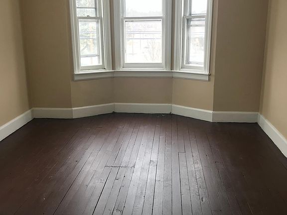 3rd image of 74 W Penn Ave