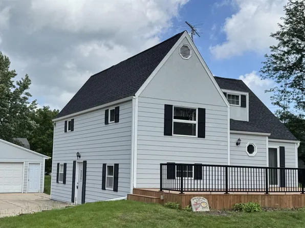 409 12th Ave NW, Hampton, IA 50441