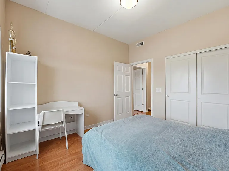 5588 N Lincoln Ave #402 — Photo 19