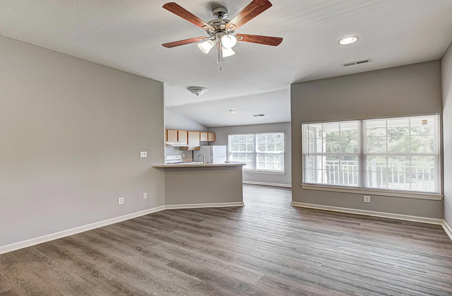 Ashley Place Apartments — Photo 2