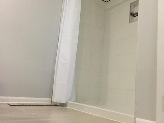 Second floor large tiled shower