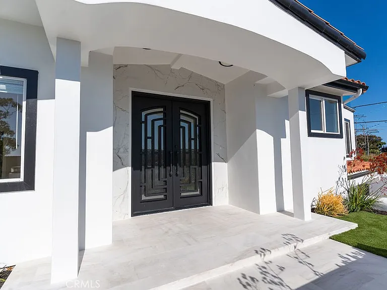 2850 Zell Dr — Photo 7