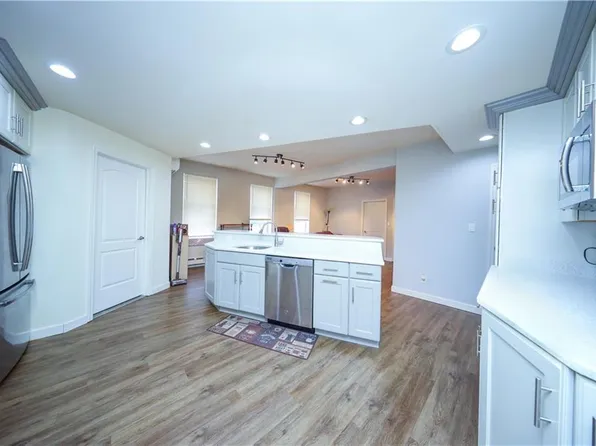 2492 Gerritsen Avenue image 6 of 29