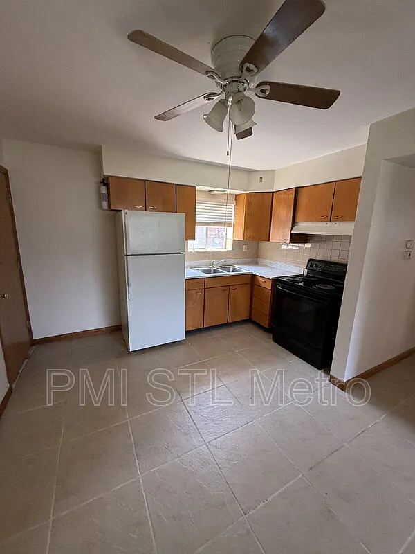 4838 S Broadway St — Photo 3