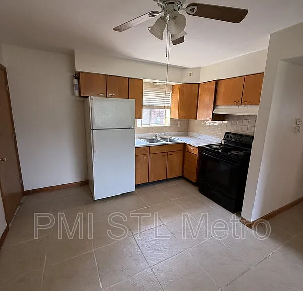 4838 S Broadway St #B — Photo 3