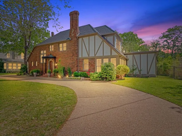 1307 N Hopson St, Sherman, TX 75092