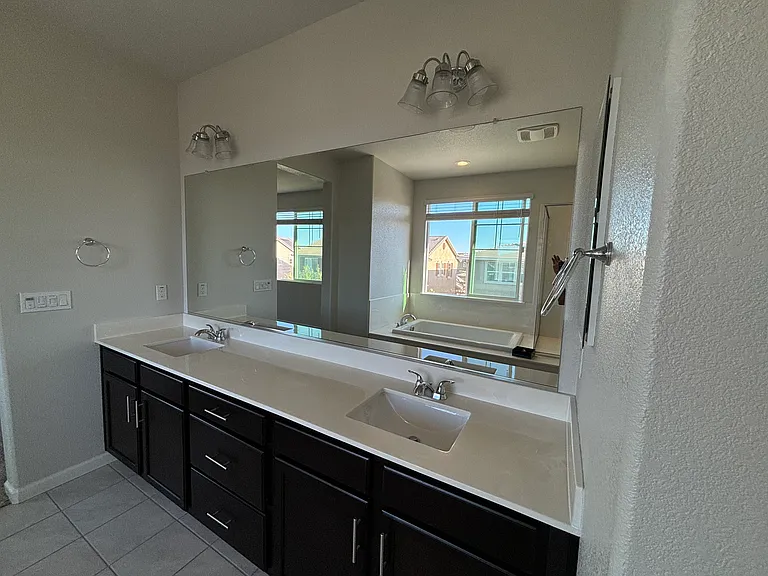 679 W Crocker Ln — Photo 27