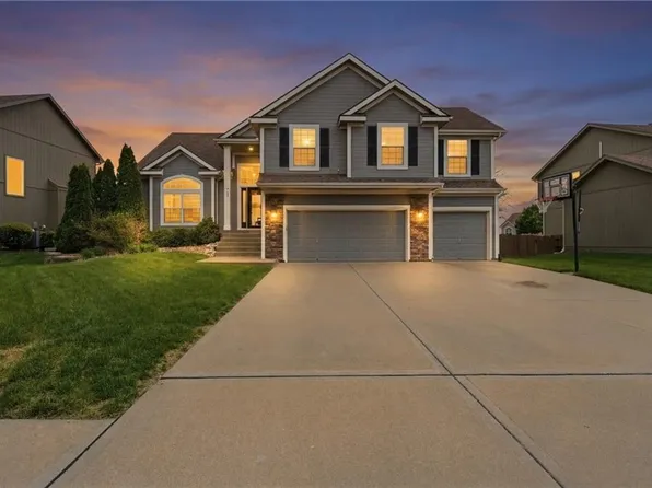 8105 NE 102nd St, Kansas City, MO 64157