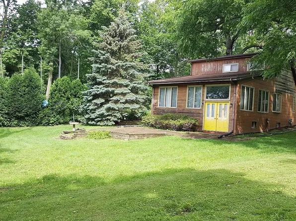 N63W33995 Lakeview Dr, Oconomowoc, WI 53066