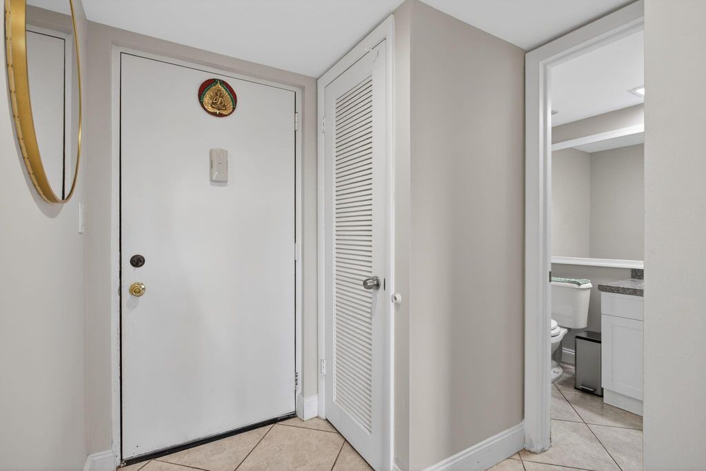 2314 S Cypress Bend Drive #114, photo 3