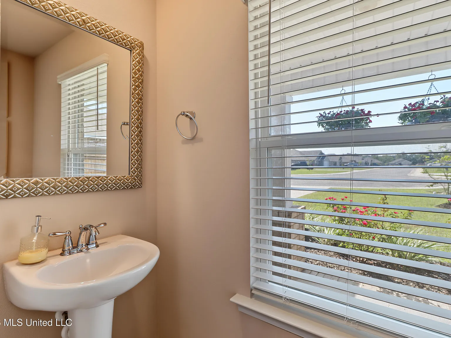 5 bed, 2.0 bath, 2697 sqft, $2,800 — Photo 3