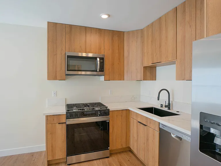 1038 S Westmoreland Ave #2 — Photo 1